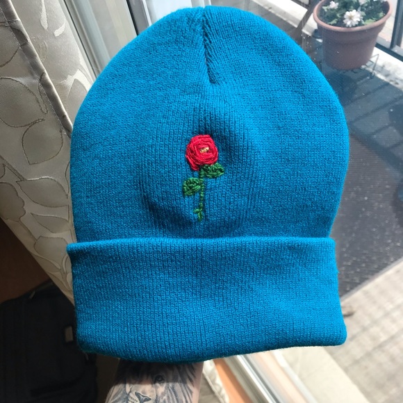 Hand embroidered red rose on blue beanie 🌊 - Picture 4 of 5